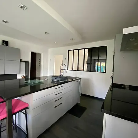 Apartment Calme A Avec Jardin Et Wi-fi, 4 Couchages - Fr-1-495-144